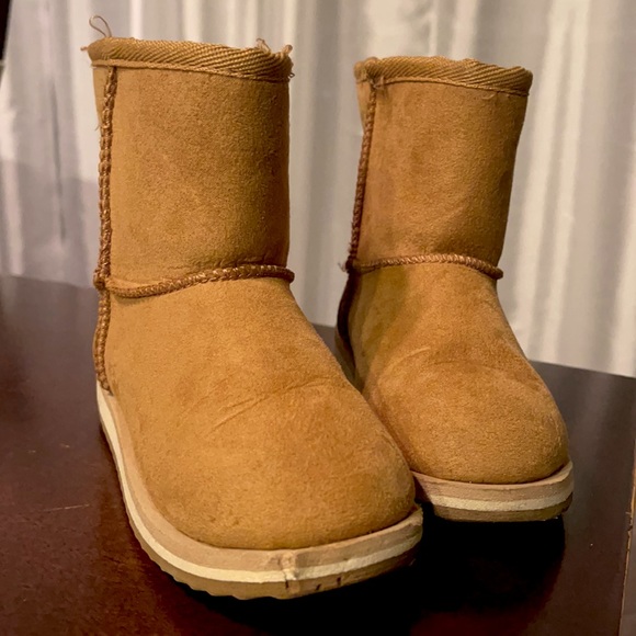 Faux Fur Liner Toddler Boots. - Picture 2 of 2